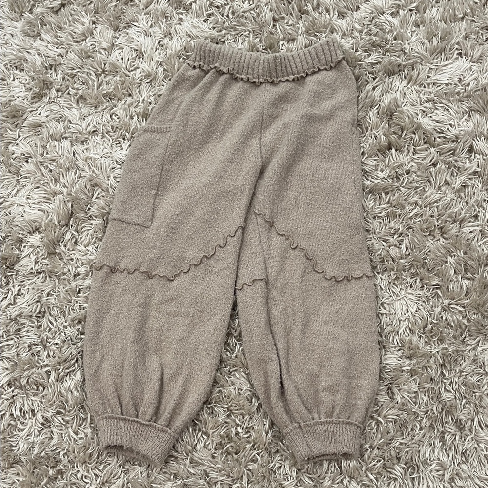 SUPER COMFY Taupe Scalloped Knit Jogger Pants